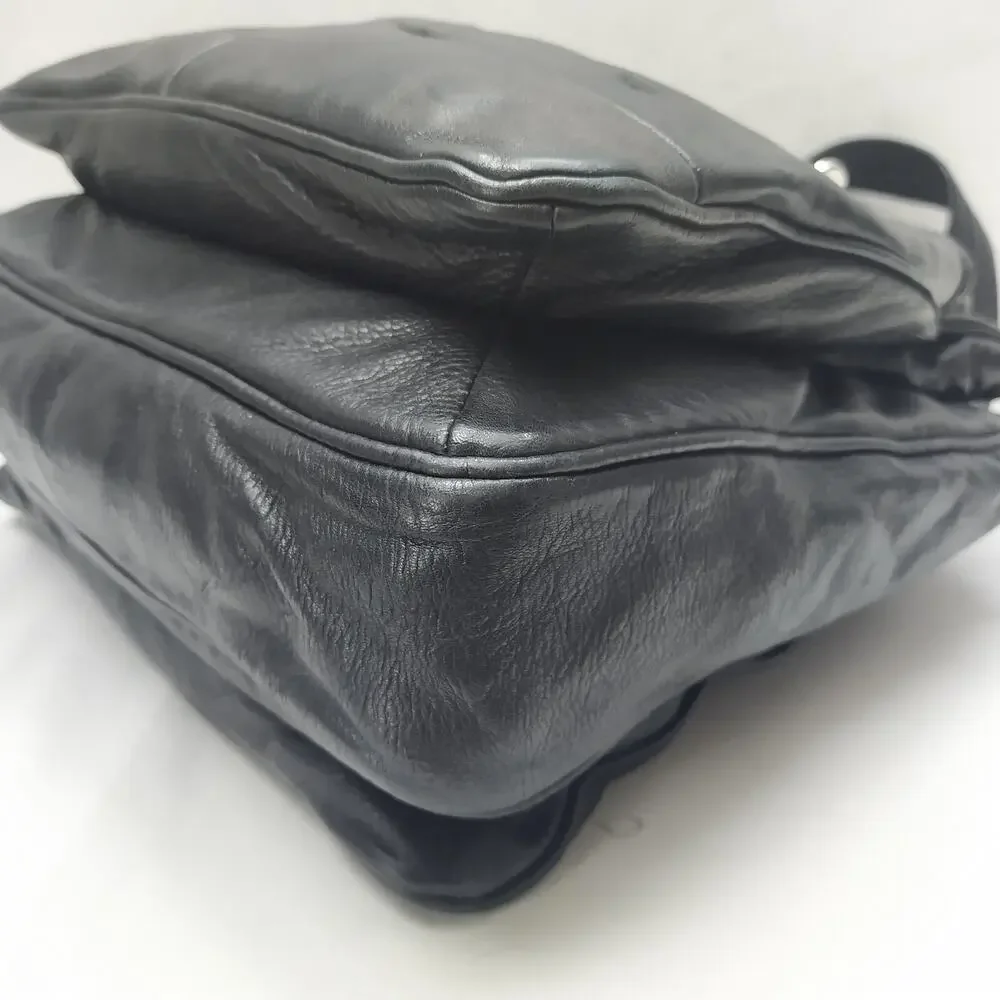 Marc By Marc Jacobs Black Leather Turnlock Pockets Zipper Closure Shoulder Bag